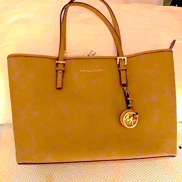 NWT Michael Kors Jet SetTravel Tote - Picture 1 of 8